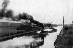 An A&CN Co tug pulling away from a colliery coal drop.