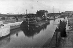 Steam fly-boat No 18 at Lock 10, Bulholme Lock, Castleford.