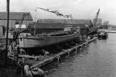 The sideways launch of tanker barge Fossdale H.