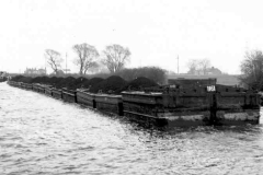 Train of laden compartment boats