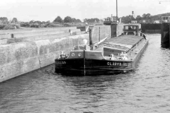 Barge Gladys Lillian