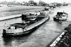 Barges Waterdog BW  and Liliane.