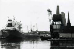 MV Esso Plymouth opposite Goole's No 3 Compartment Boat Hoist.