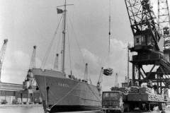 Discharging cocoa beans from MV Farel in Goole Docks.