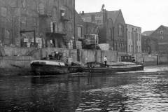 Barges loading/unloading