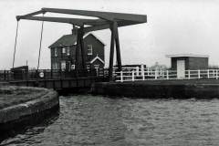 Kirkhouse Green lift bridge