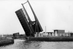 Kirkhouse Green lift bridge