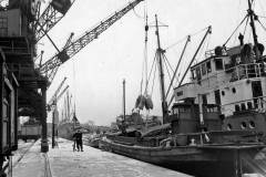 Discharge to a barge at Goole