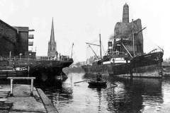 Goole's No 3 Compartment Boat Hoist.