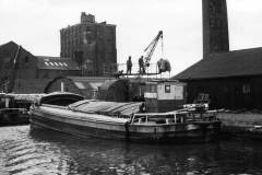 Discharging sacks